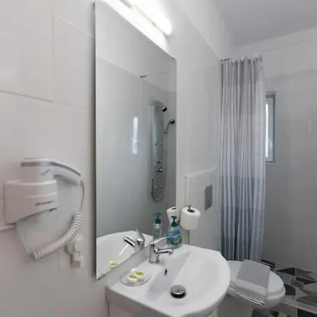 όμορφο στούντιο στο κέντρο της πόλης. *